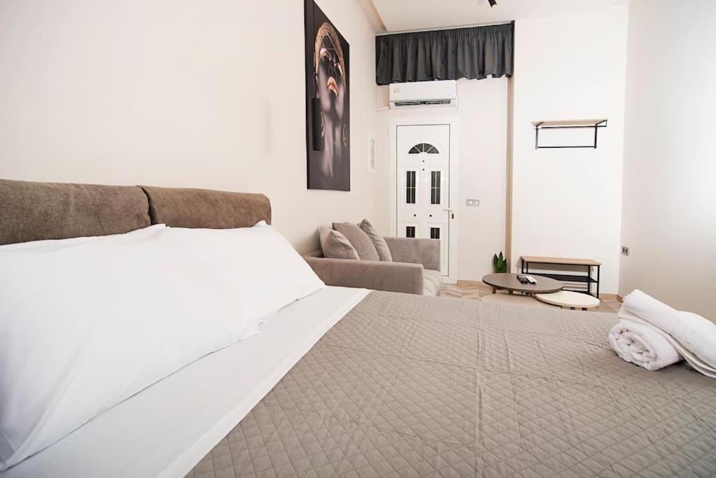 Joy's Modern-chic Apartment