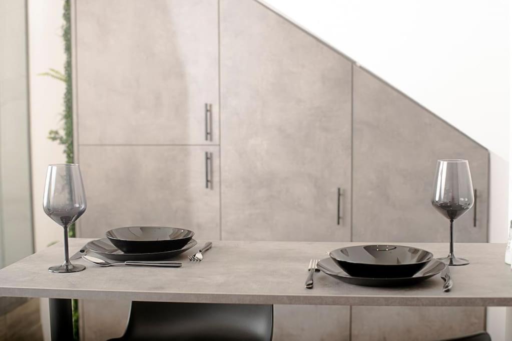 Joy's Modern-chic Apartment Kalamata