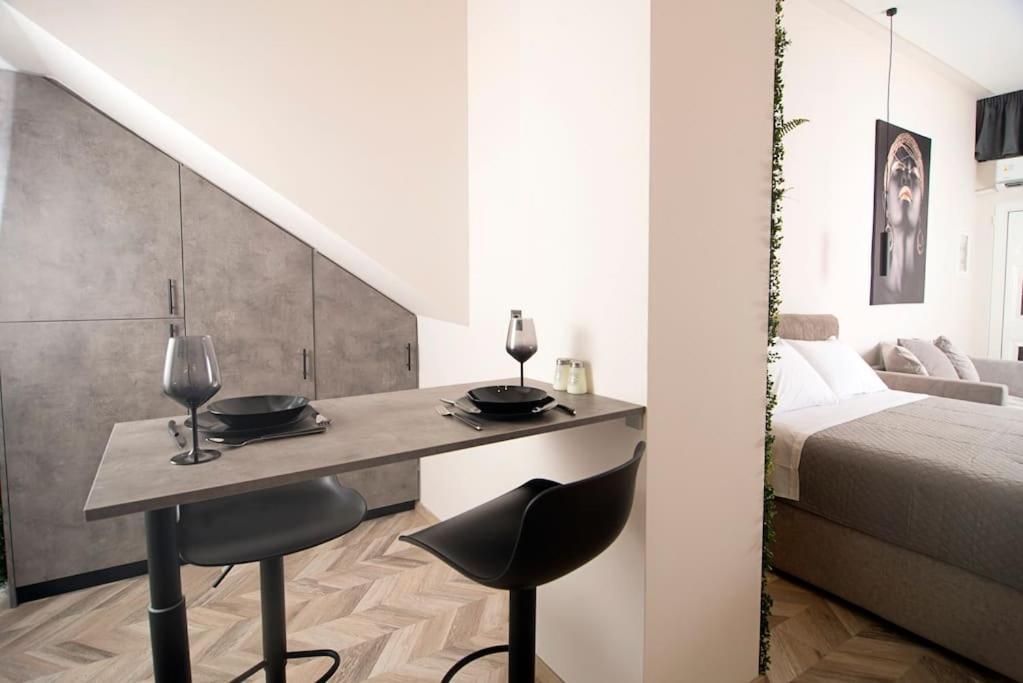 Joy's Modern-chic Apartment *