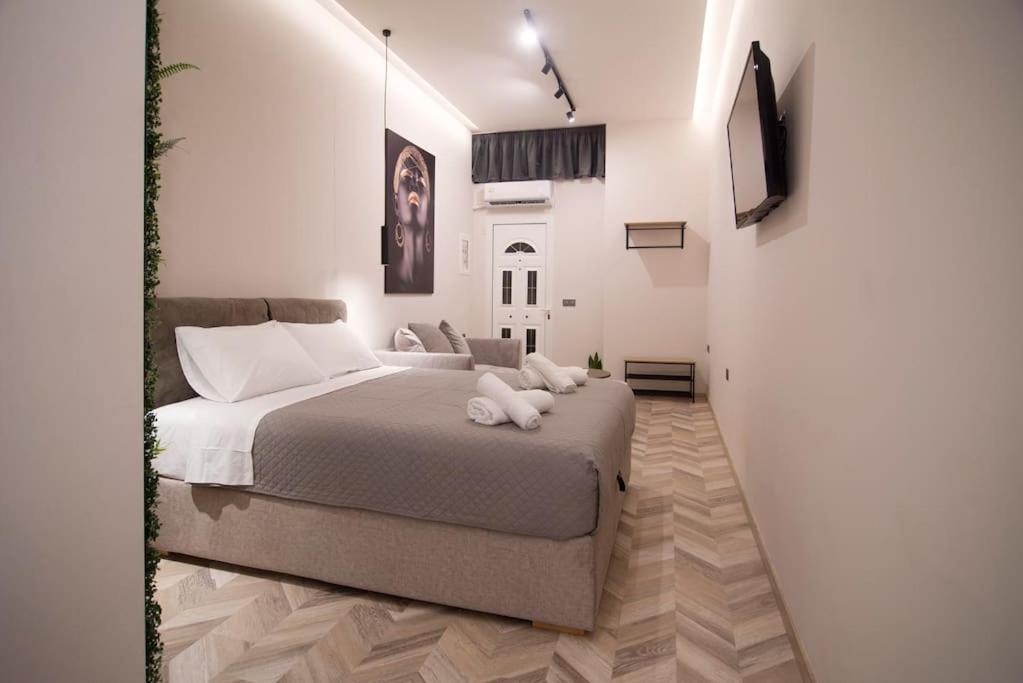 Apartment Joy's Modern-chic