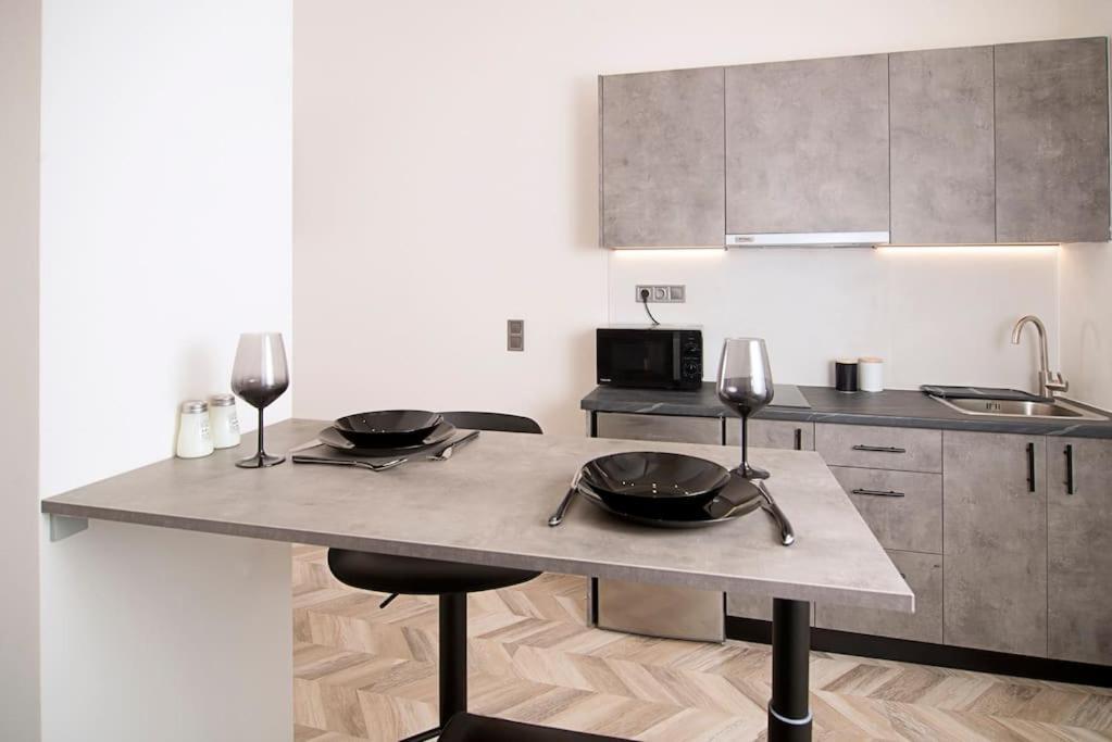 Joy's Modern-chic Apartment