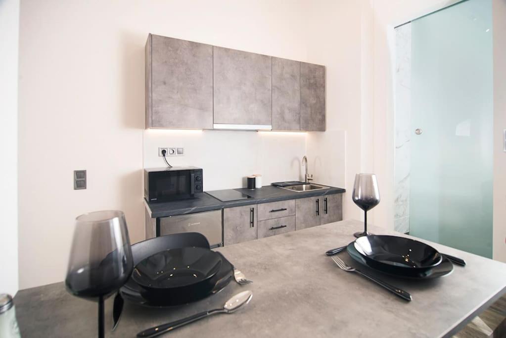 Apartment Joy's Modern-chic *