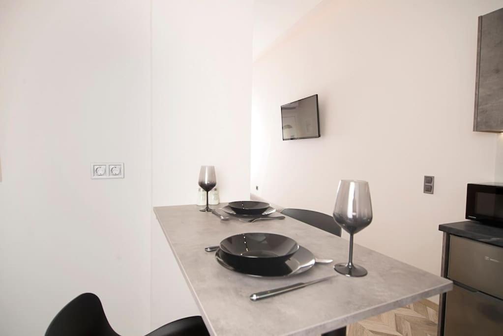 Joy's Modern-chic Apartment